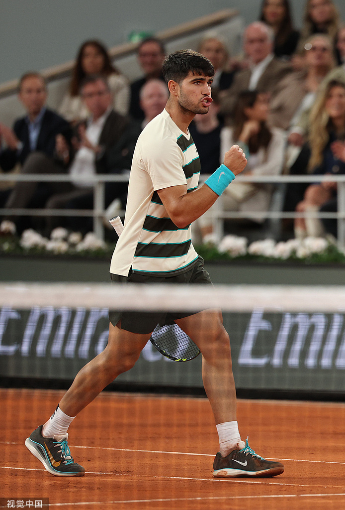 包含戴维斯杯翻盘法网，阿尔卡拉斯统治全场的词条