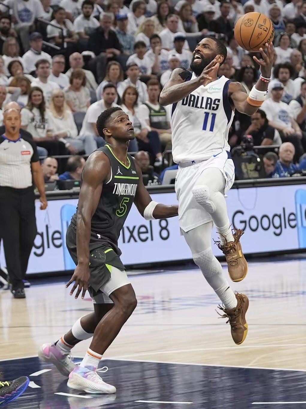 篮网险胜青岛队，东契奇高光表现