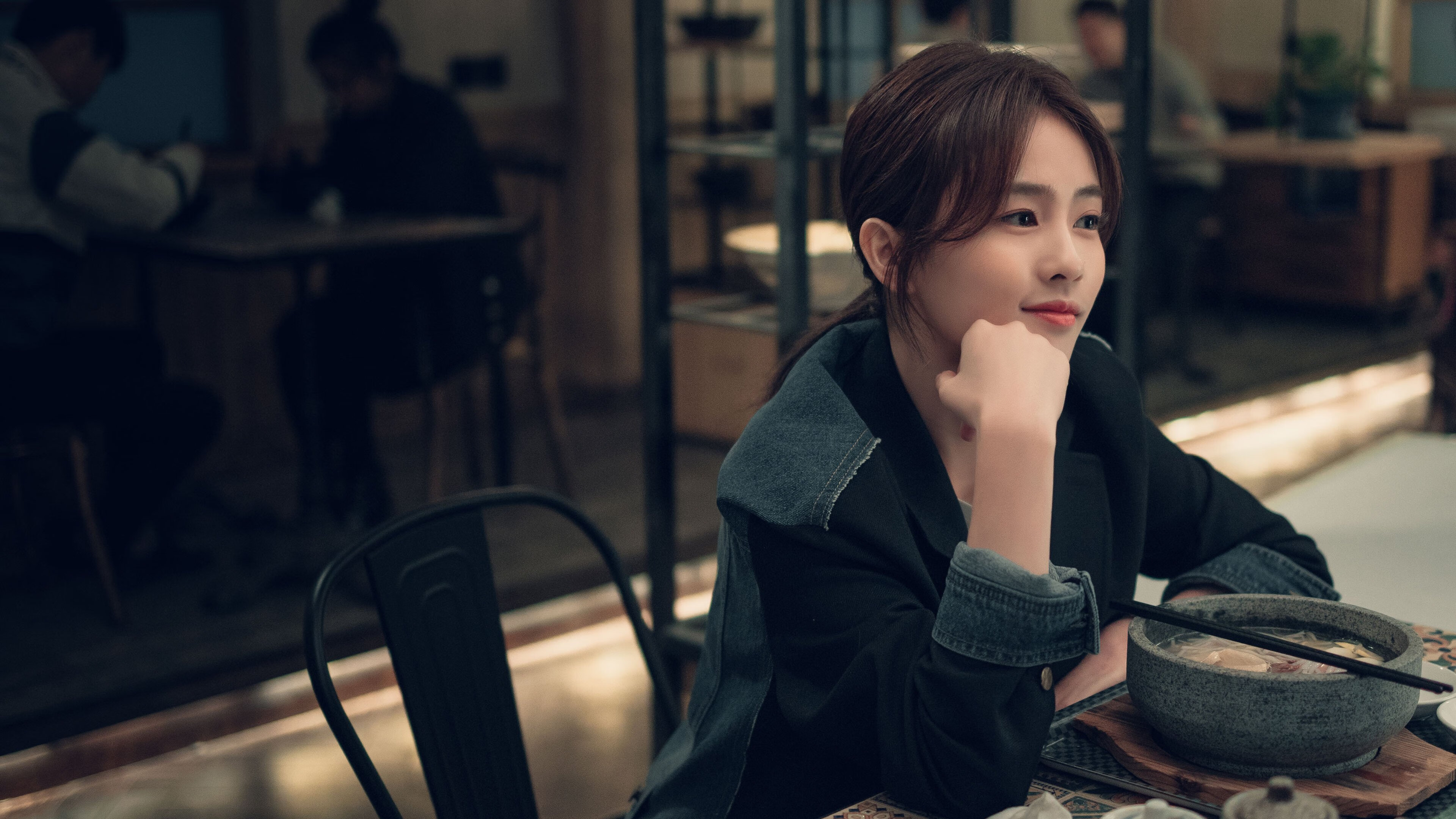 历史最激烈F1争冠夜，布伦森在悬崖边缘拒绝手软