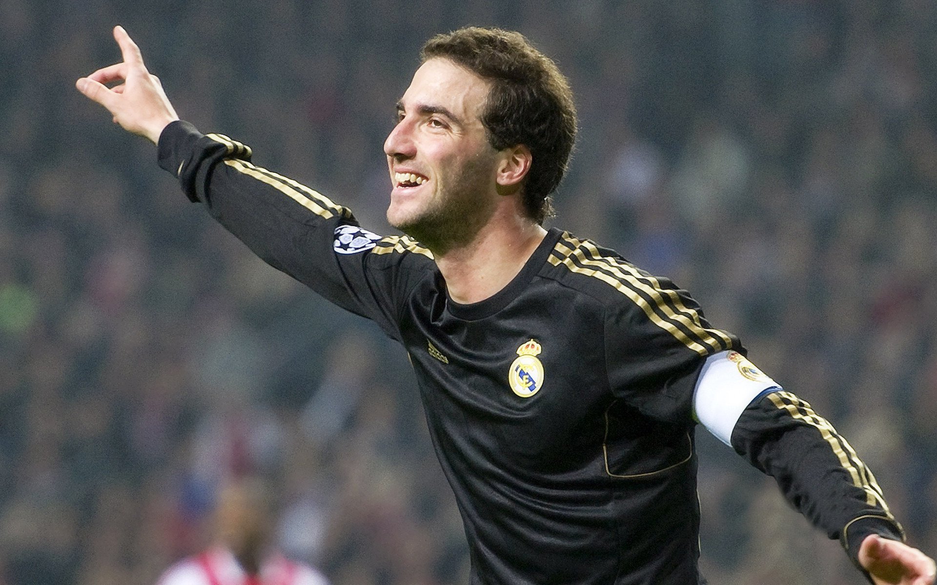 唯一性的双重奏，活塞末节传奇与福克斯意甲焦点时刻