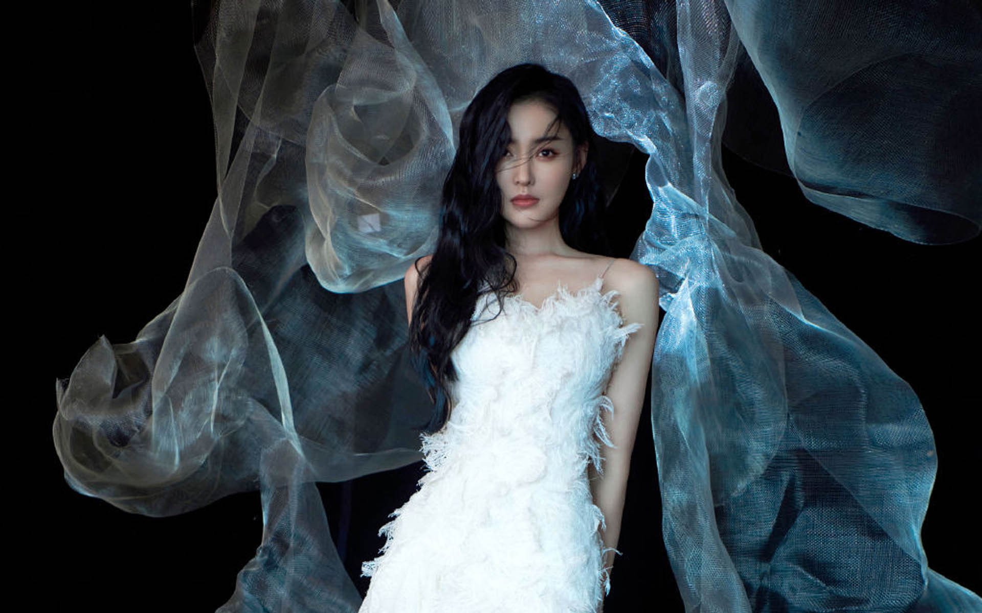 足球双重奏，英超争冠白热化，加拿大轻取卡塔尔显全球浪潮