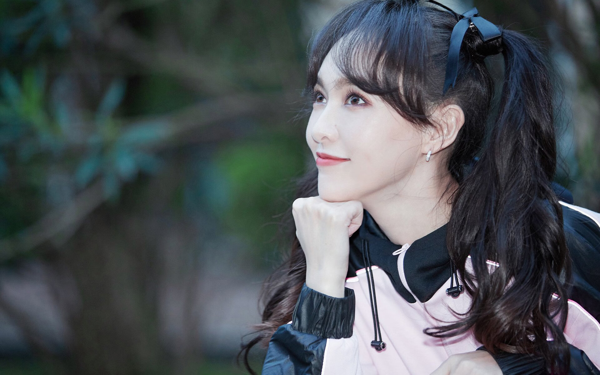 阿什拉夫之夜，当F1的引擎轰鸣，社交网络的油门被他踩满 一场冠军决战的平行叙事，与一位足球巨星无处不在的跨界存在